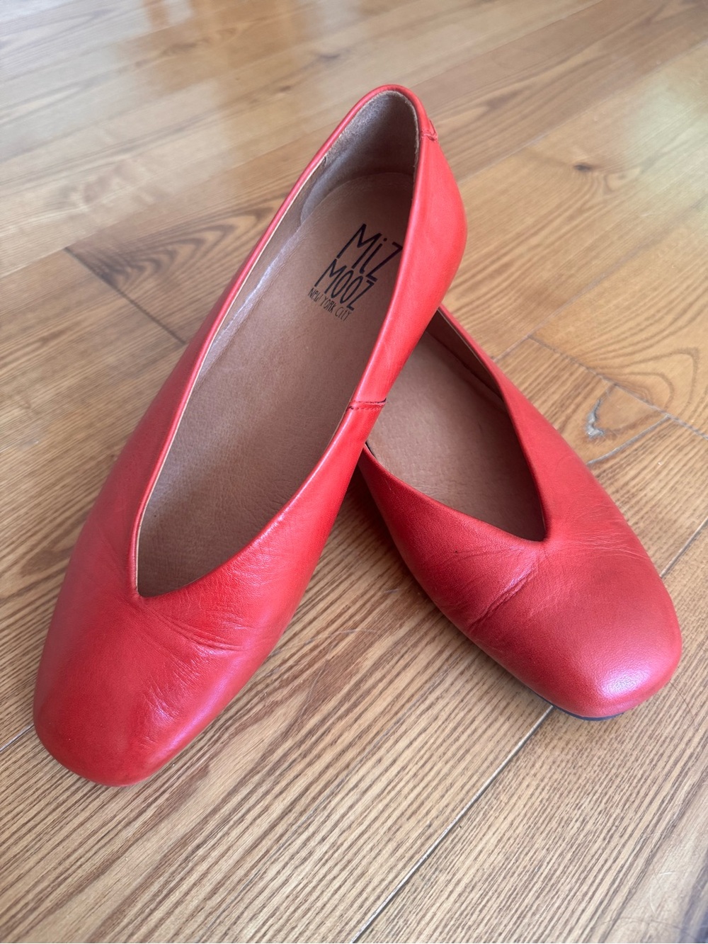 Miz Mooz Cherry Red Leather V-Cut Ballet Flats 🍒
